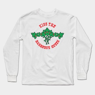 KISS THE BARBEQUE QUEEN - Mistletoe - Christmas Long Sleeve T-Shirt